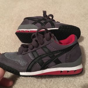 Oniksutka Tiger by ASICS sz 10. GREAT condition.